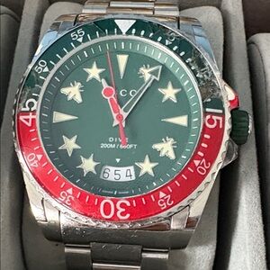 Green and Red Dive Watch !! It’s broken but the machine is working
